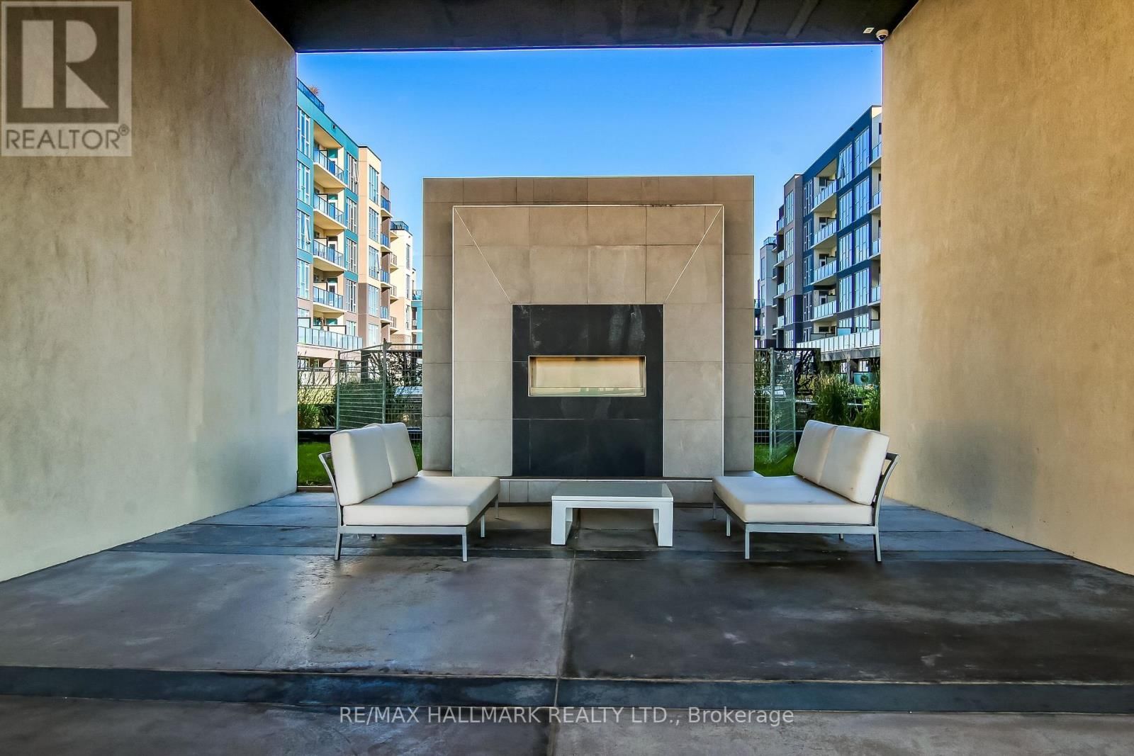 807 - 16 CONCORD PLACE Image 4