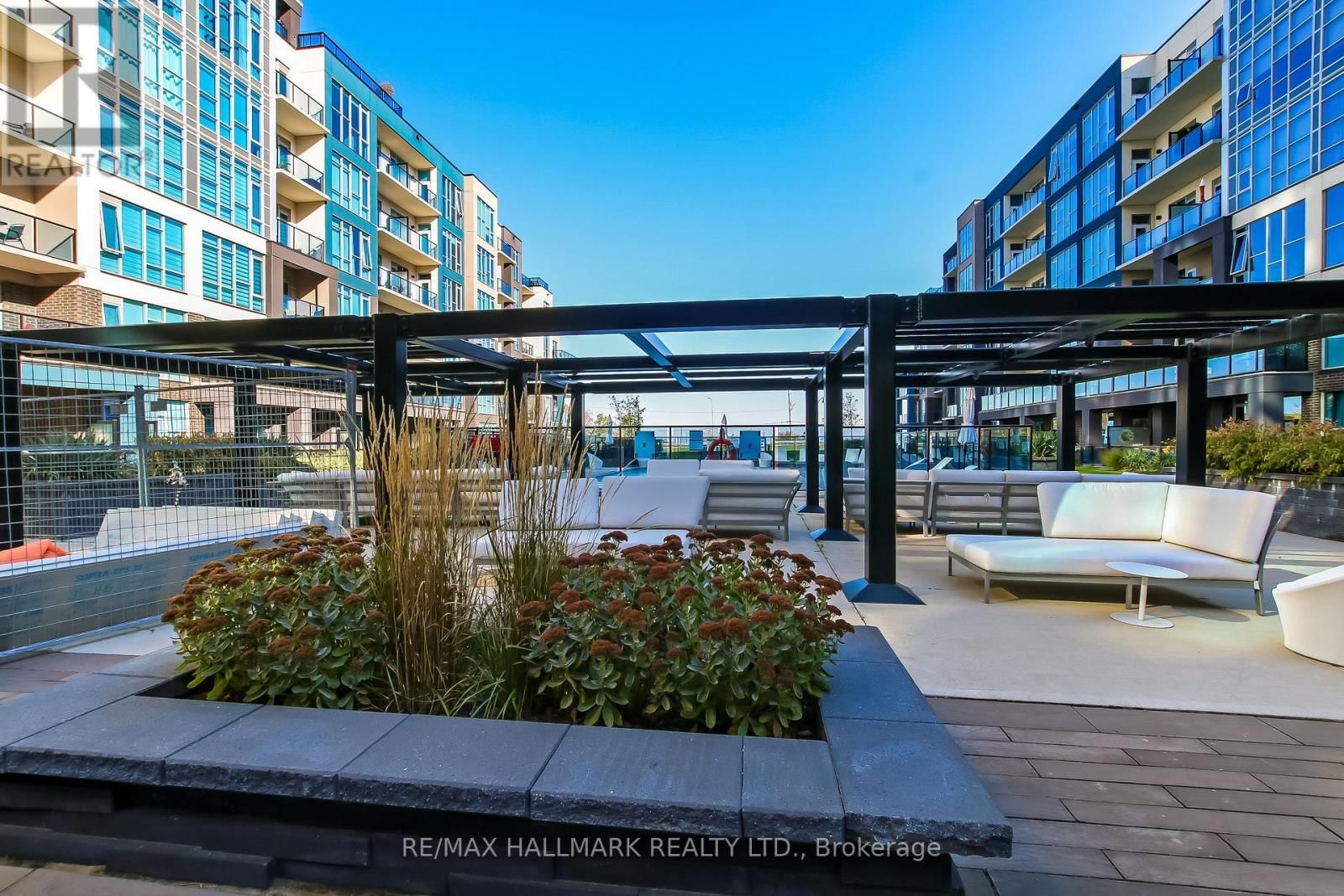 807 - 16 CONCORD PLACE Image 41