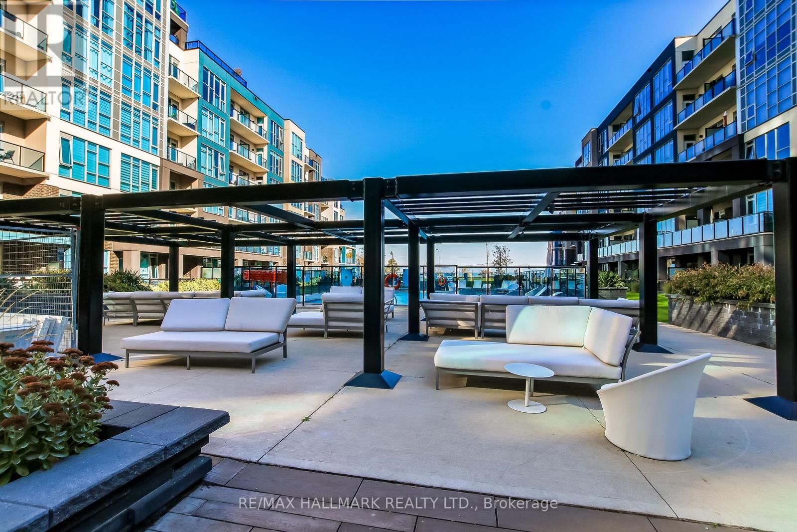 807 - 16 CONCORD PLACE Image 42