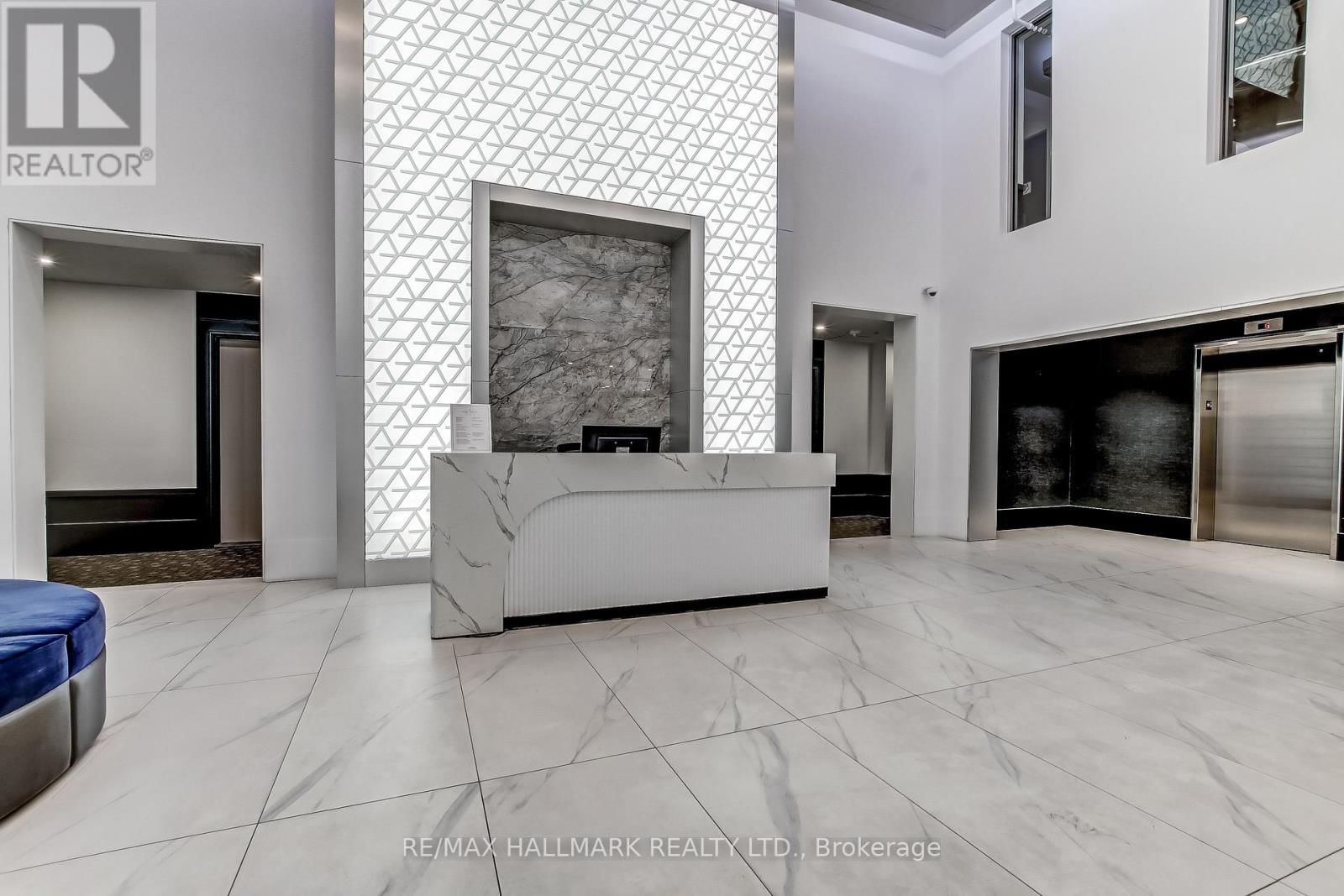 807 - 16 CONCORD PLACE Image 5