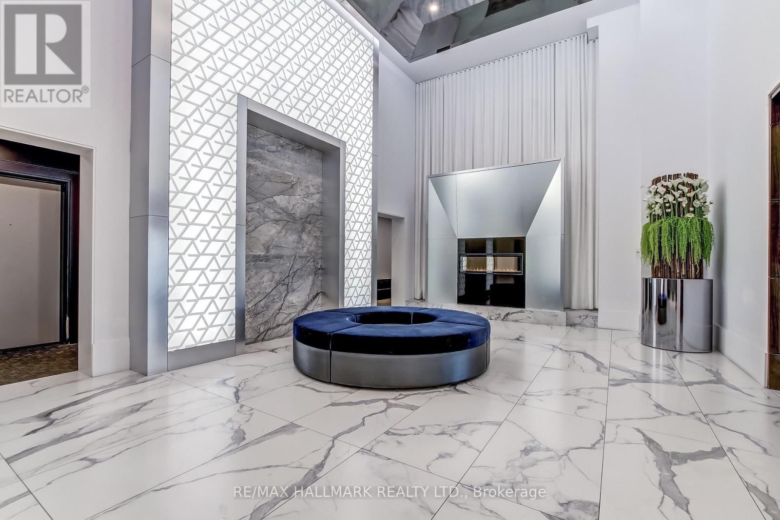 807 - 16 CONCORD PLACE Image 6