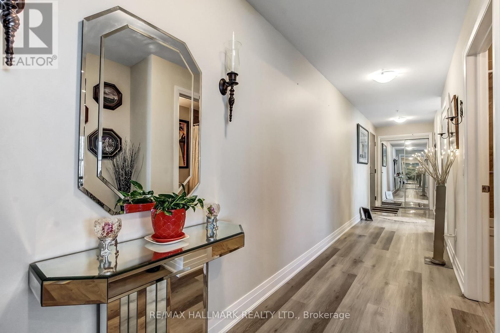 807 - 16 CONCORD PLACE Image 8