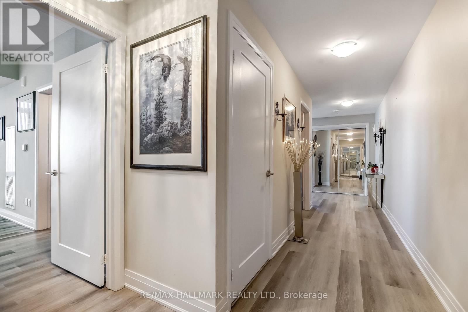 807 - 16 CONCORD PLACE Image 9