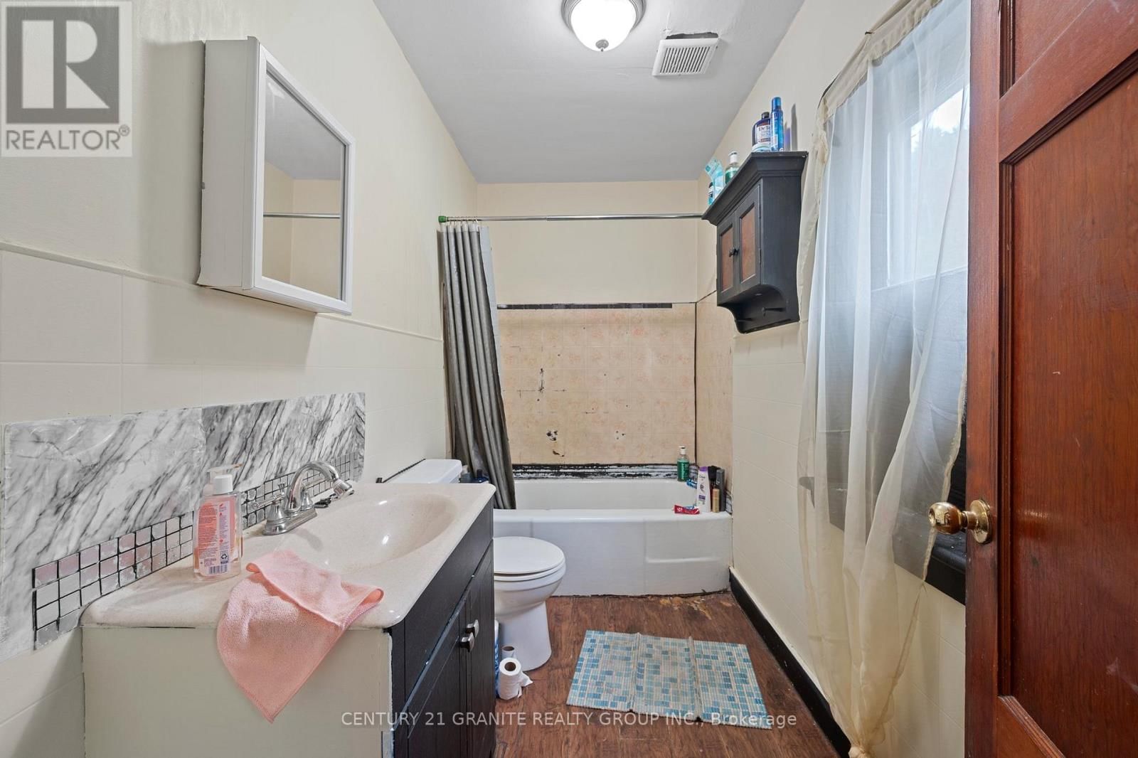 185 HASTINGS STREET NORTH Image 16