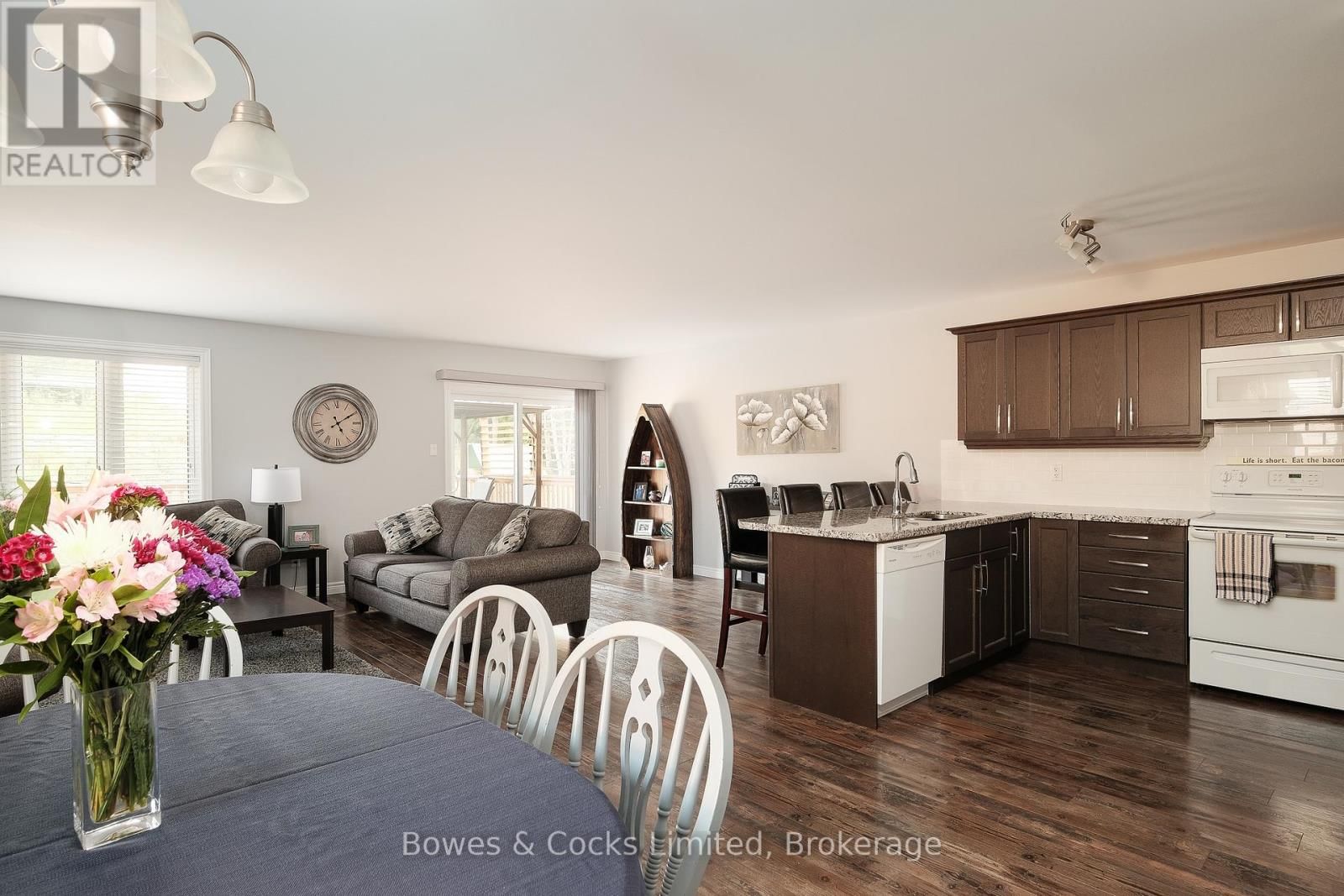 307 LOUDEN TERRACE Image 9