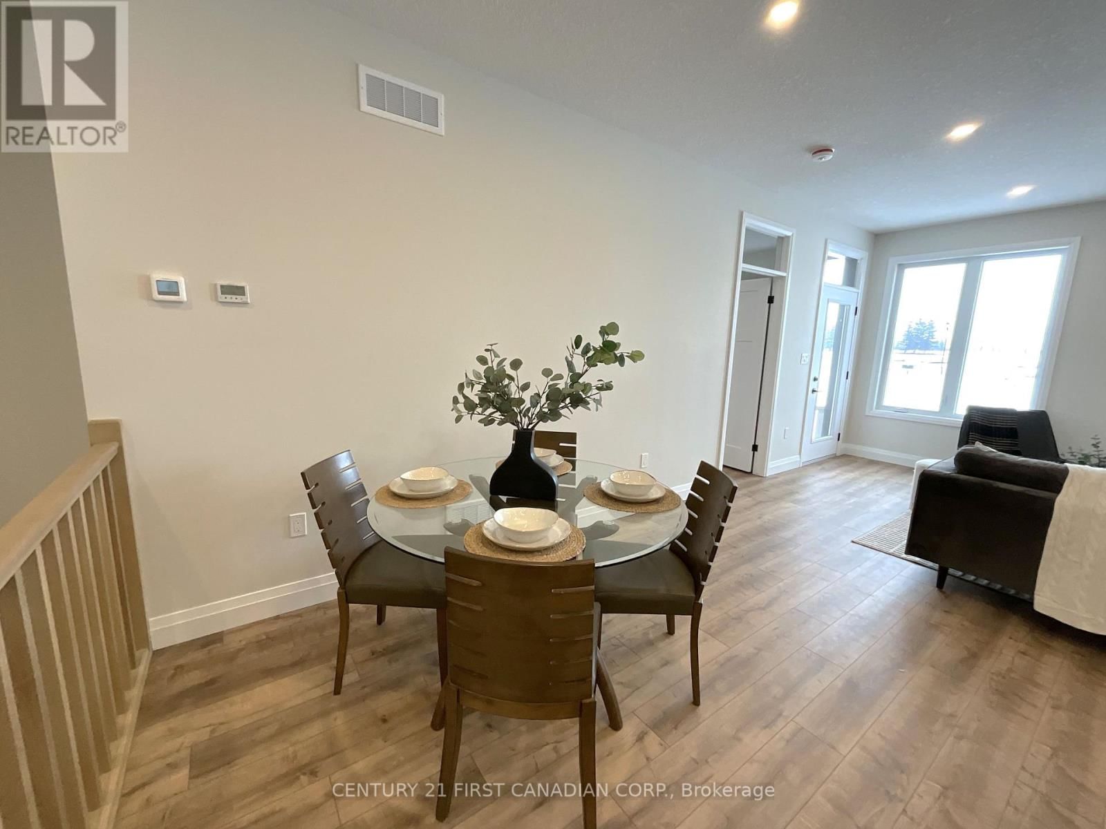 56 POSTMA CRESCENT Image 13