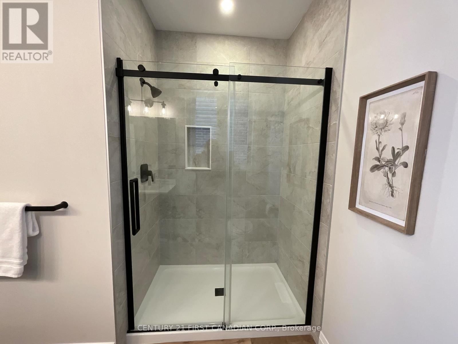 56 POSTMA CRESCENT Image 25