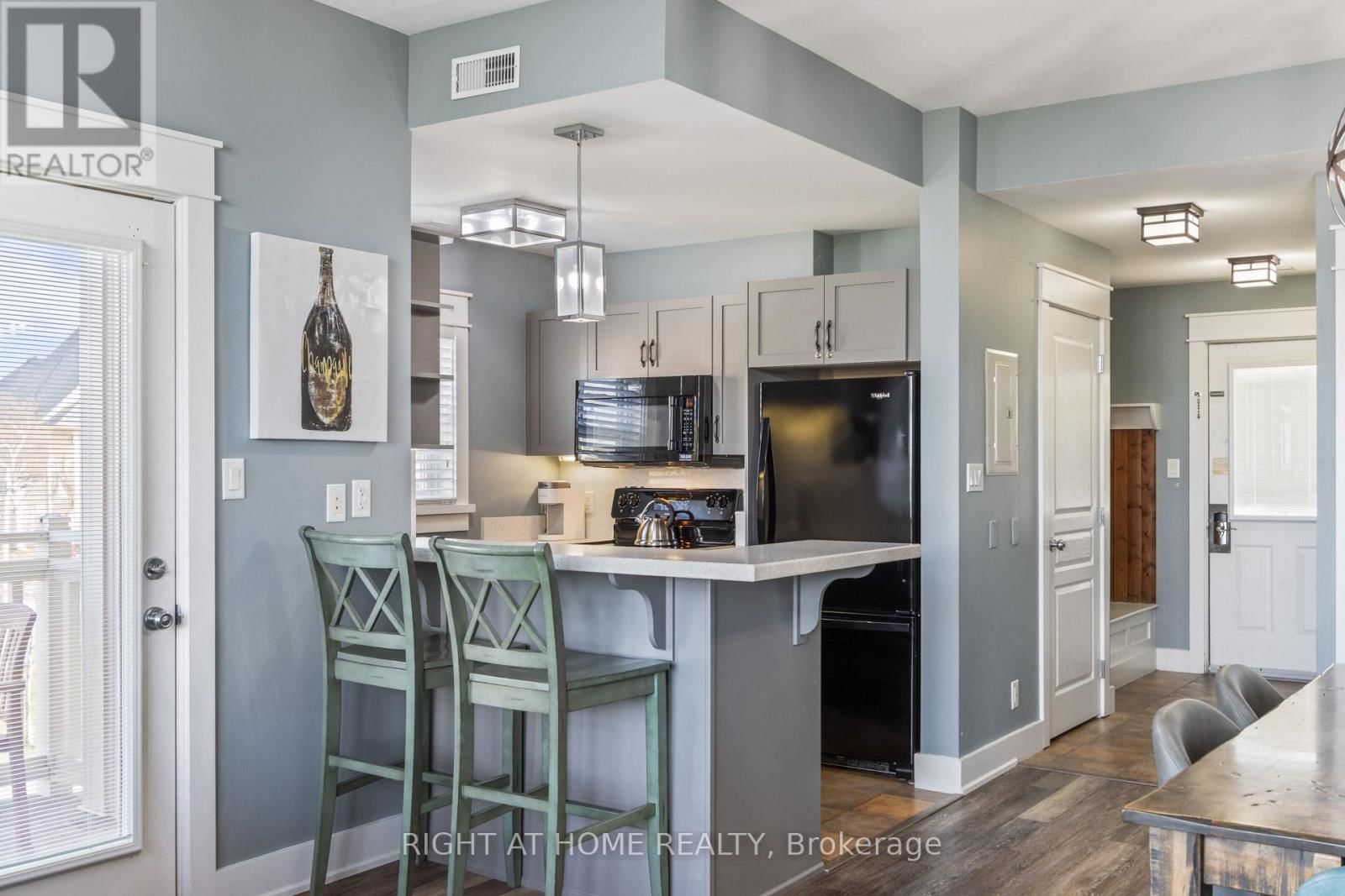 229 - 130 FAIRWAY COURT Image 18