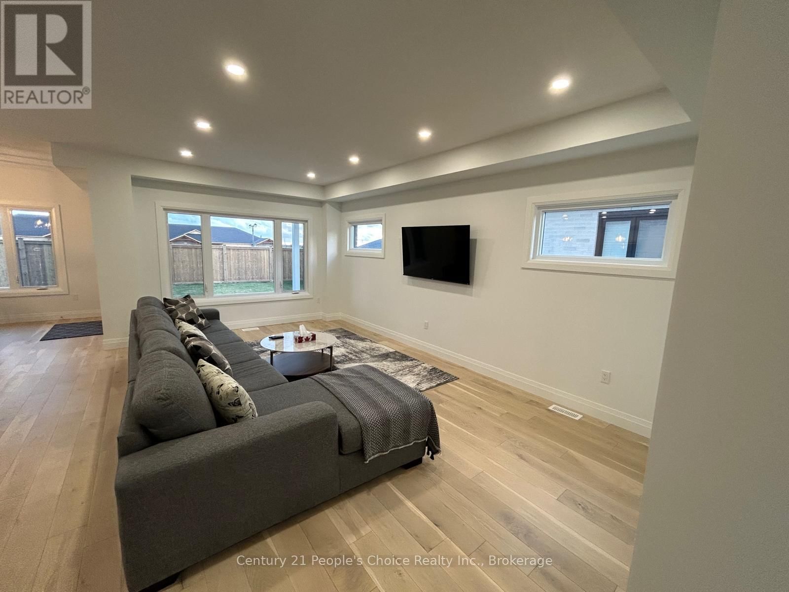 43 WEYMOUTH STREET Image 20