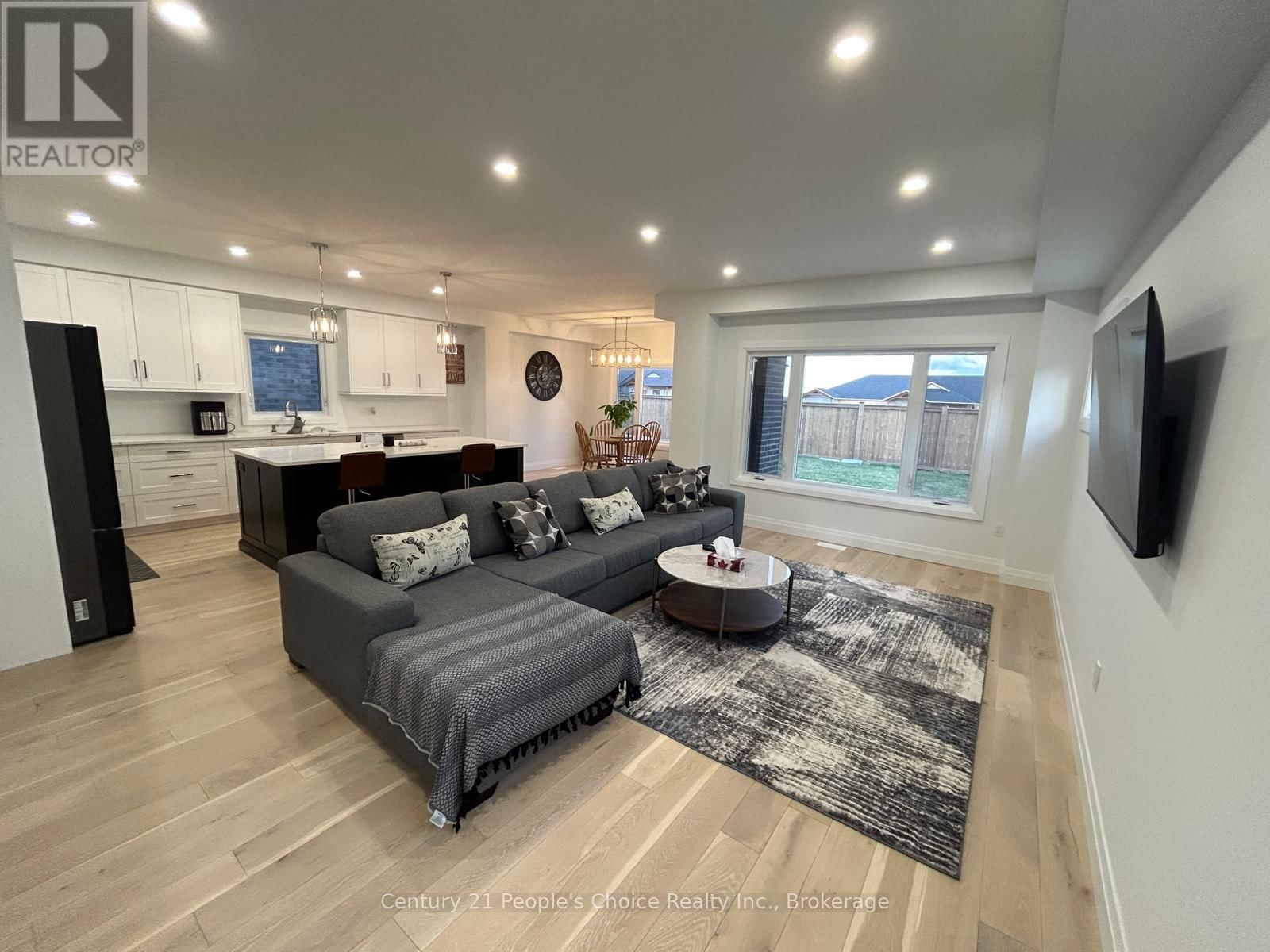 43 WEYMOUTH STREET Image 21