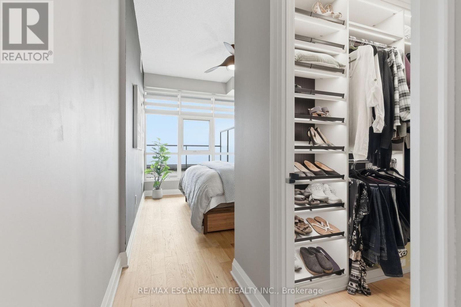 1404 - 550 NORTH SERVICE ROAD Image 18