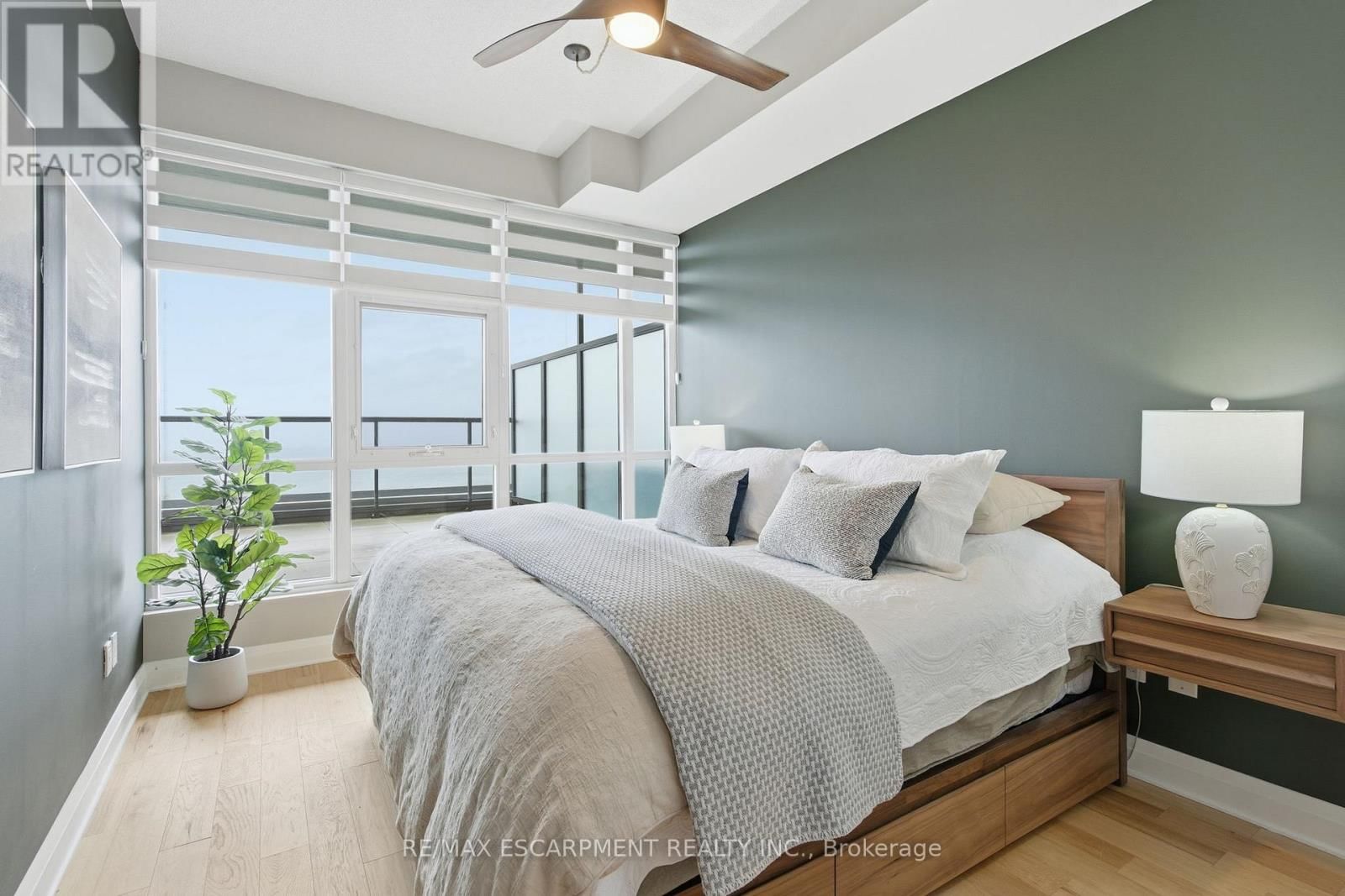 1404 - 550 NORTH SERVICE ROAD Image 20