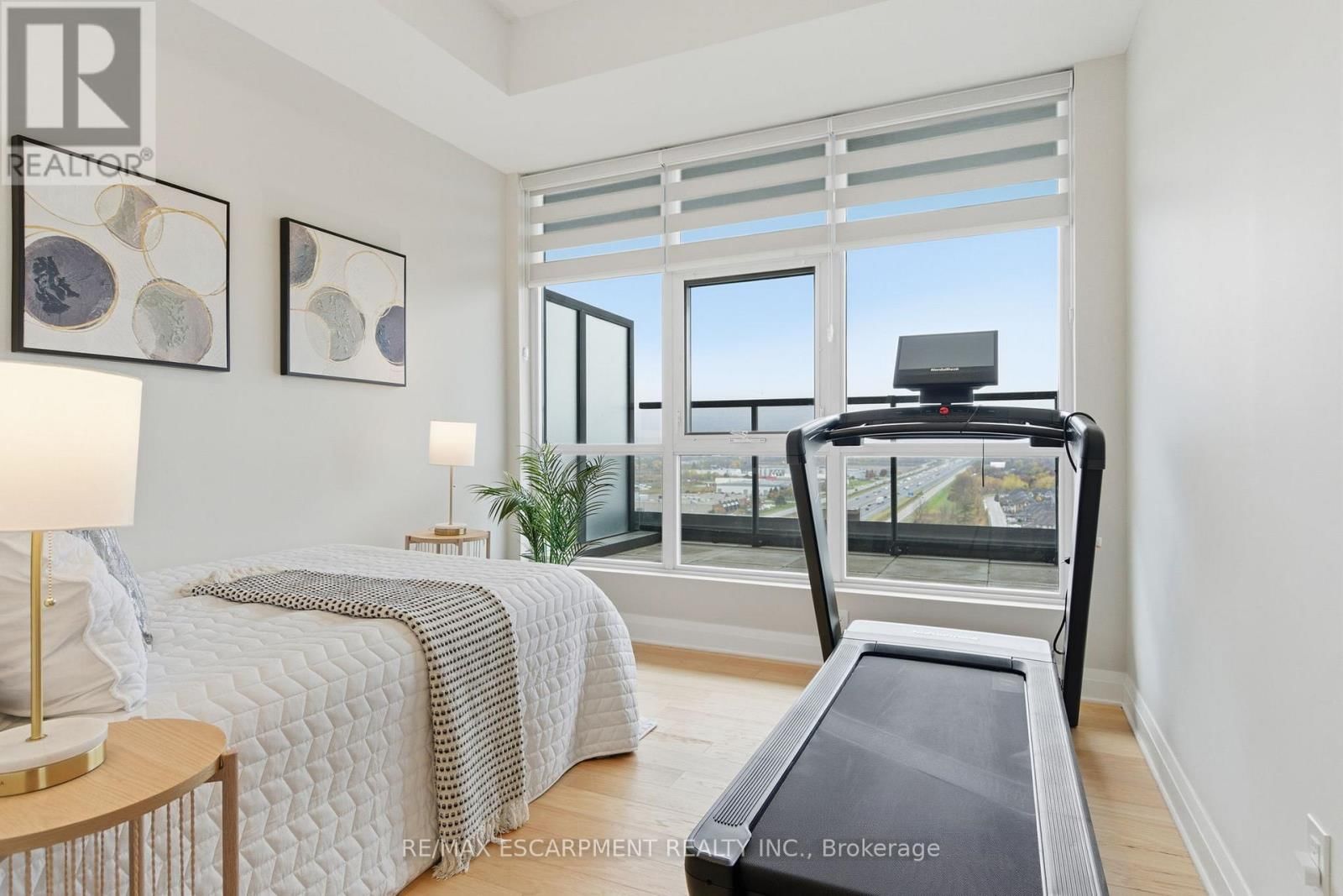 1404 - 550 NORTH SERVICE ROAD Image 24