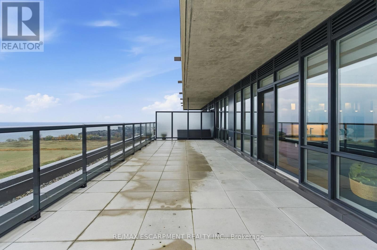 1404 - 550 NORTH SERVICE ROAD Image 29