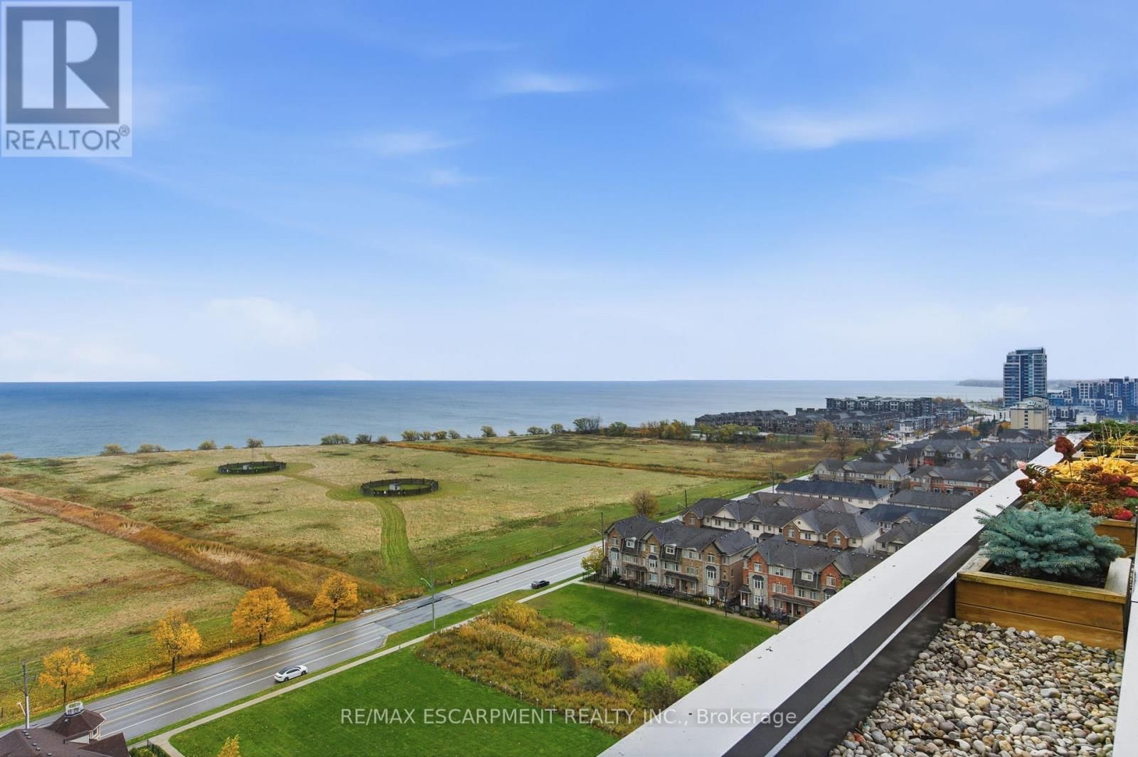 1404 - 550 NORTH SERVICE ROAD Image 33