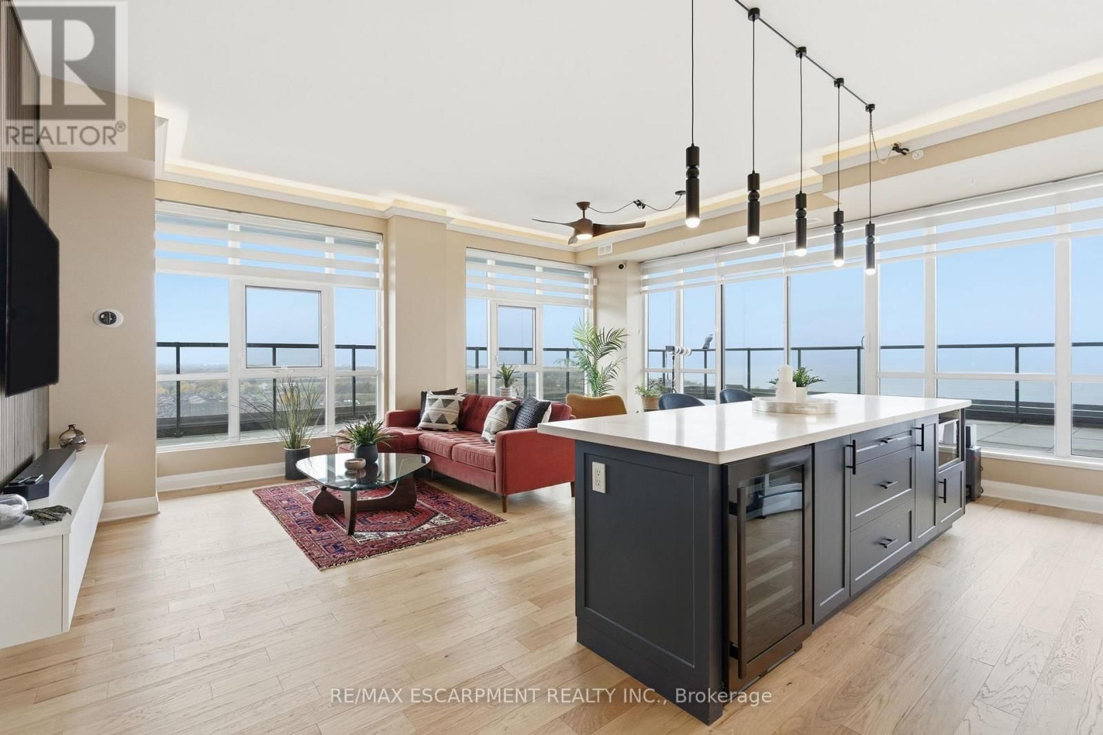 1404 - 550 NORTH SERVICE ROAD Image 6