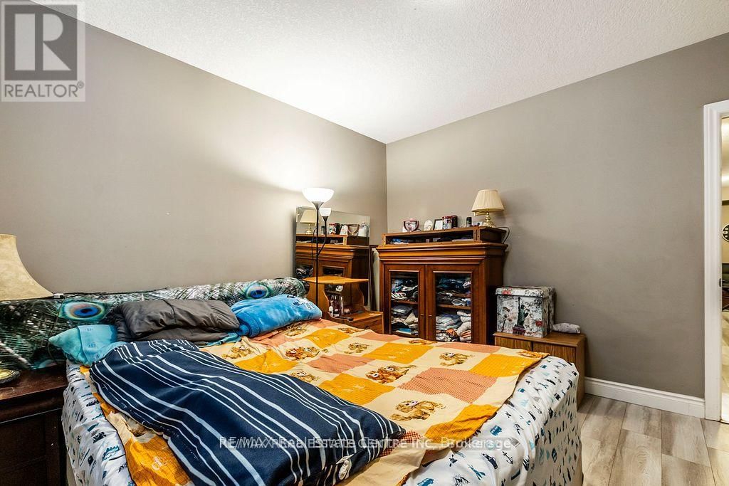 8B - 38 HOWE DRIVE Image 14