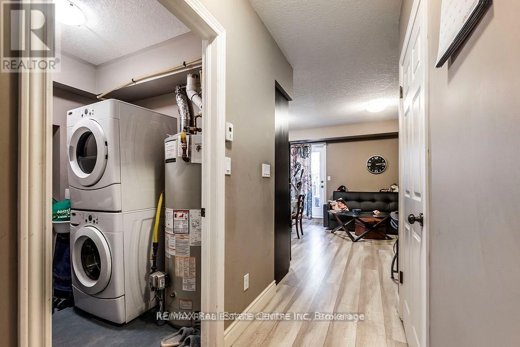 8B - 38 HOWE DRIVE Image 16