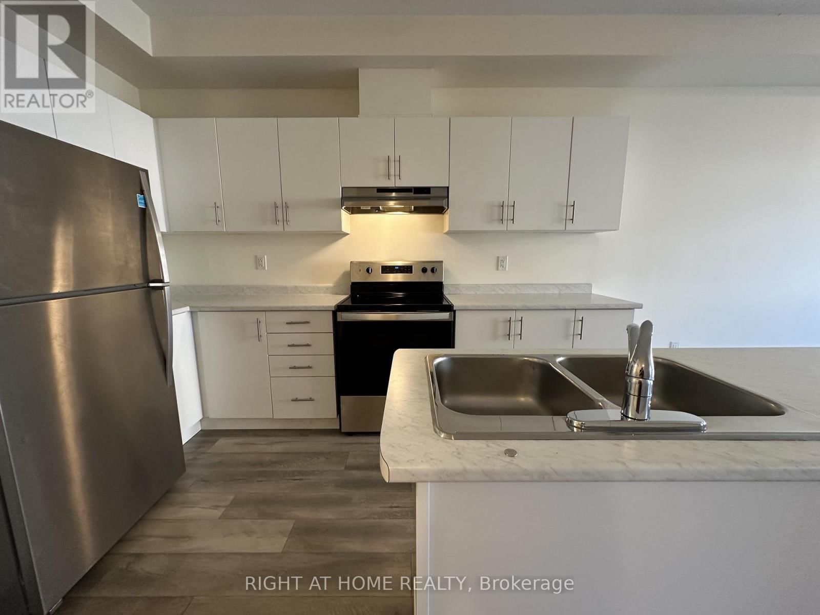 22 - 40 ZINFANDEL DRIVE Image 10