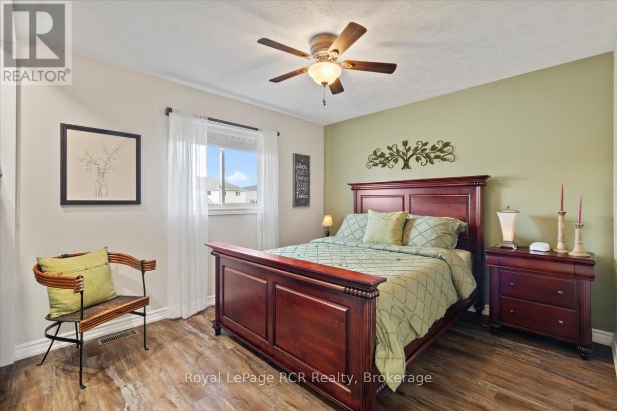 219 16TH AVENUE CRESCENT Image 11