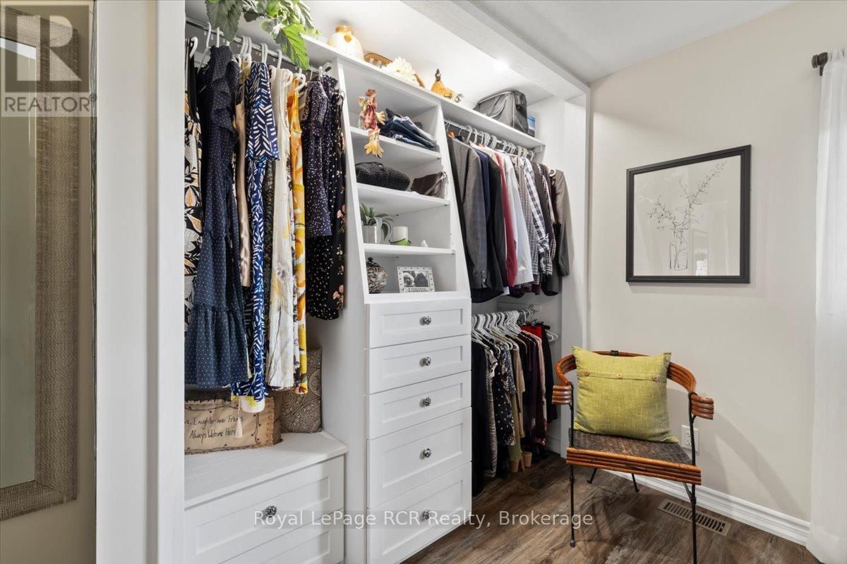 219 16TH AVENUE CRESCENT Image 12