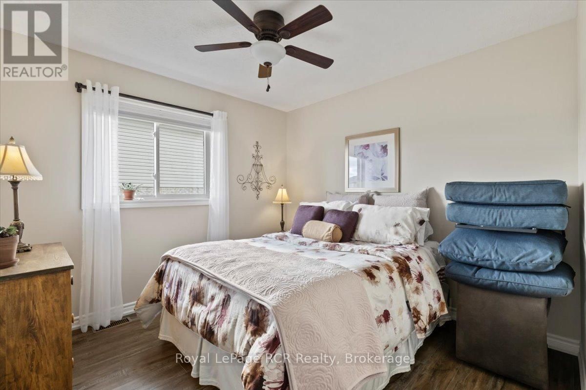 219 16TH AVENUE CRESCENT Image 14