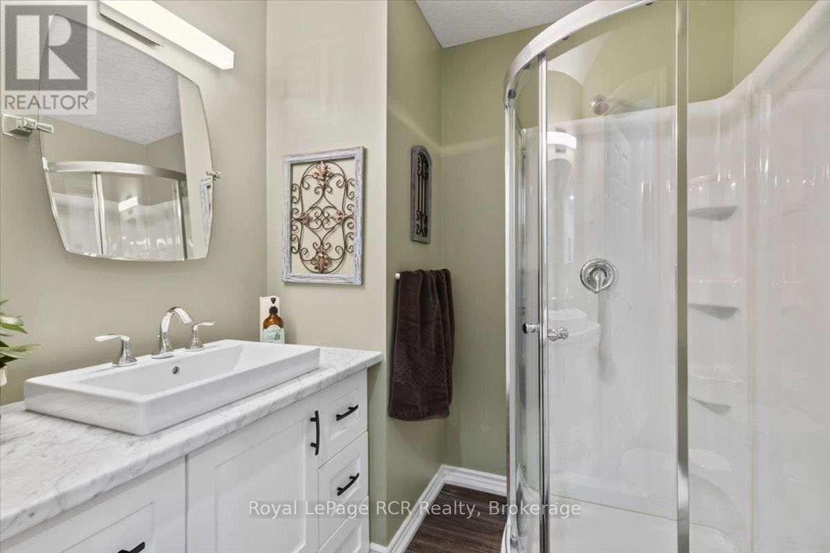 219 16TH AVENUE CRESCENT Image 15