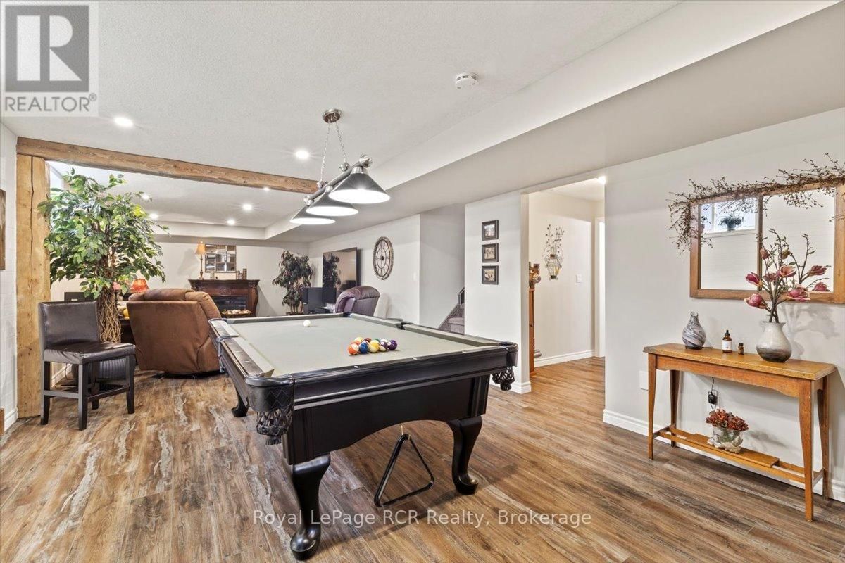 219 16TH AVENUE CRESCENT Image 17