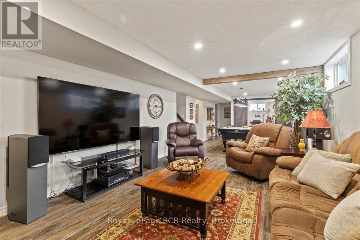 219 16TH AVENUE CRESCENT Image 19