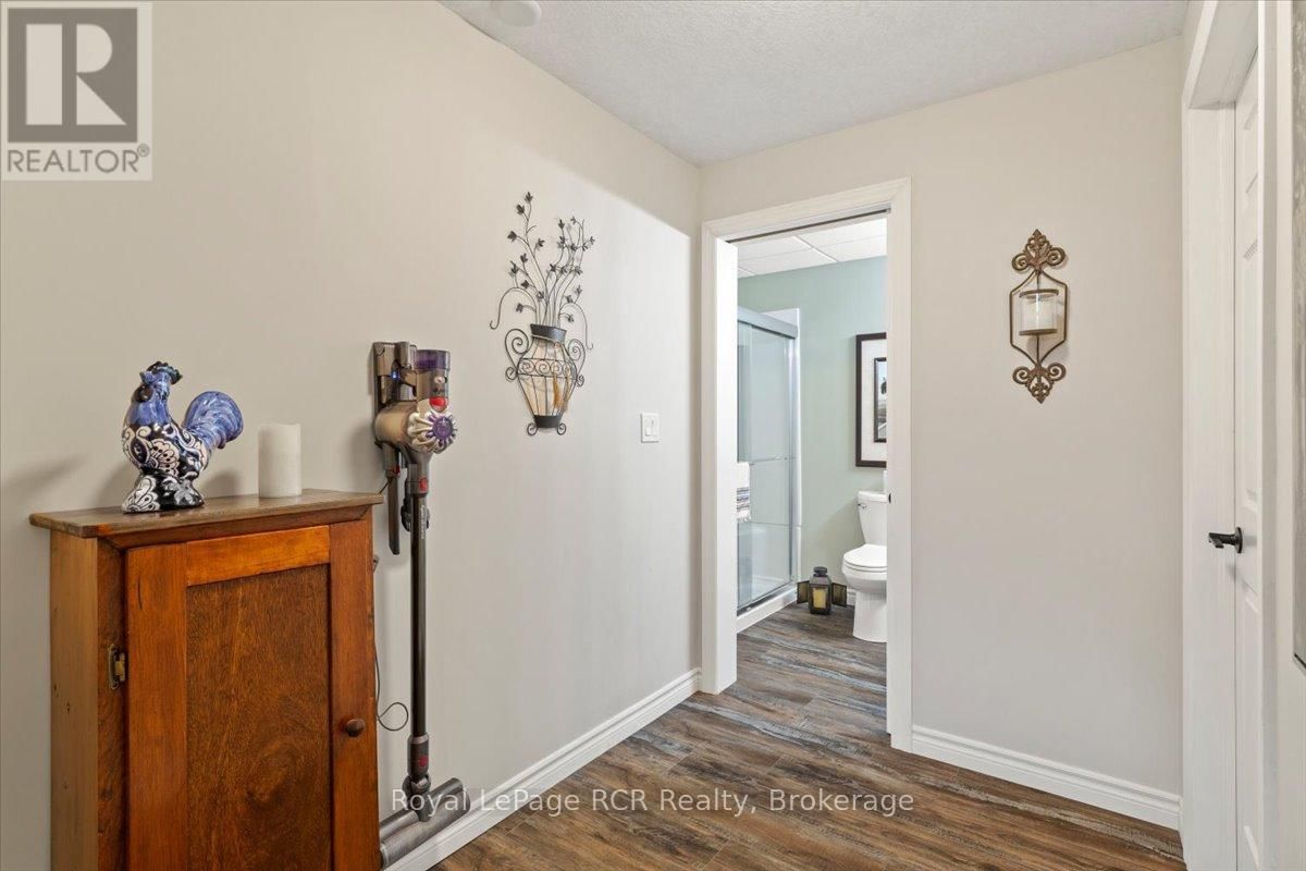 219 16TH AVENUE CRESCENT Image 23