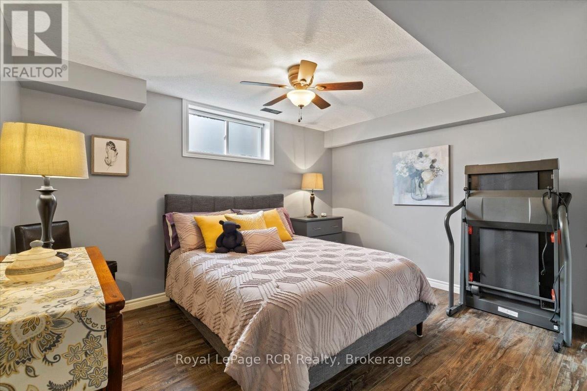 219 16TH AVENUE CRESCENT Image 26