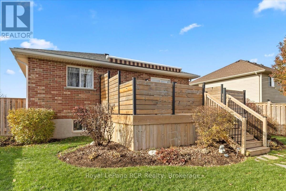 219 16TH AVENUE CRESCENT Image 30