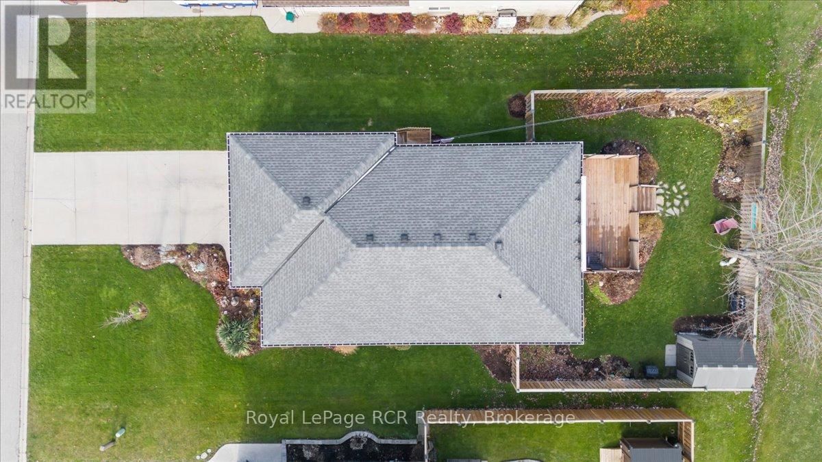 219 16TH AVENUE CRESCENT Image 37