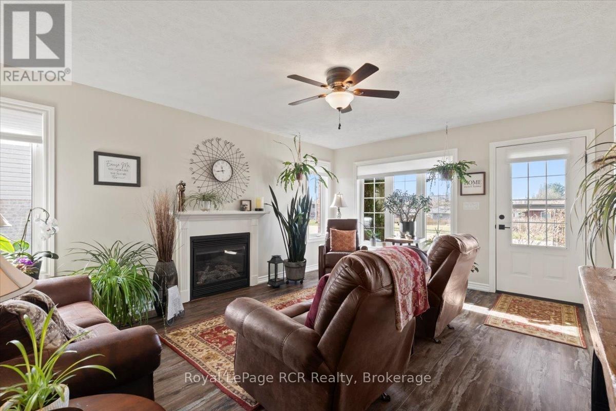 219 16TH AVENUE CRESCENT Image 5