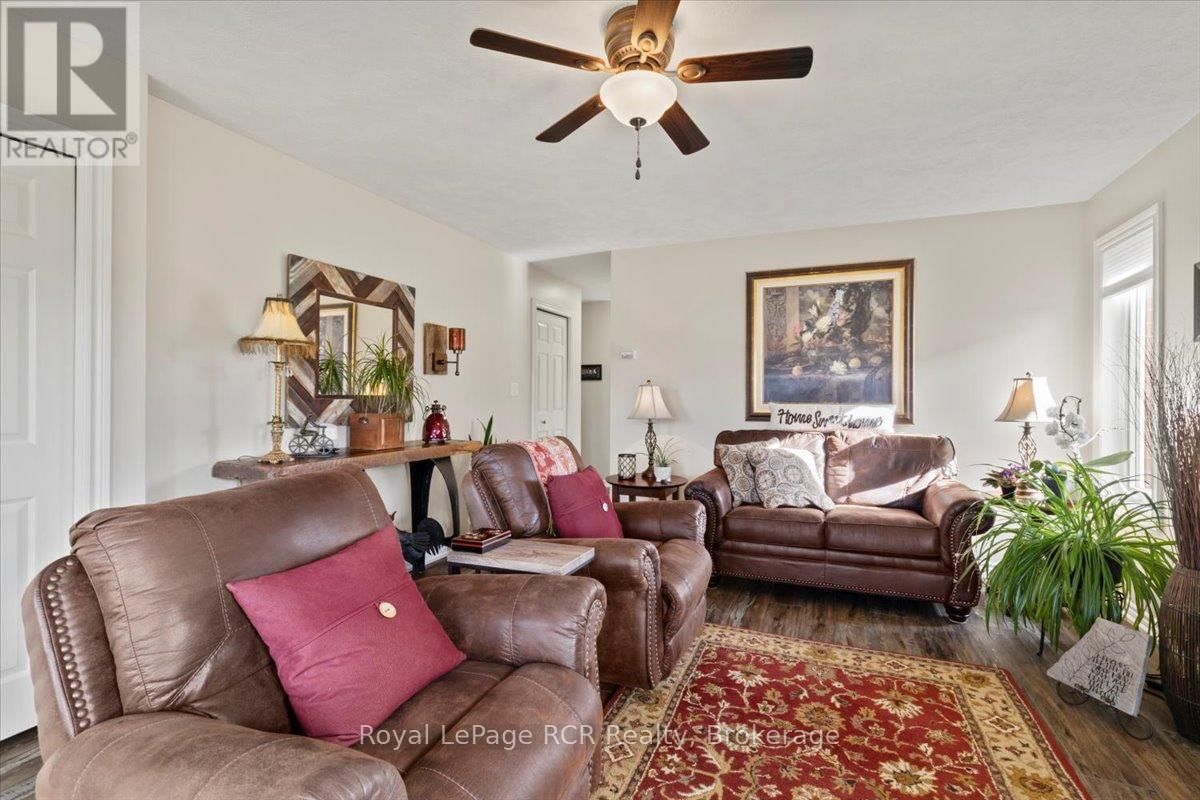 219 16TH AVENUE CRESCENT Image 6