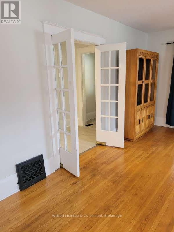 376 LAMBTON STREET Image 11