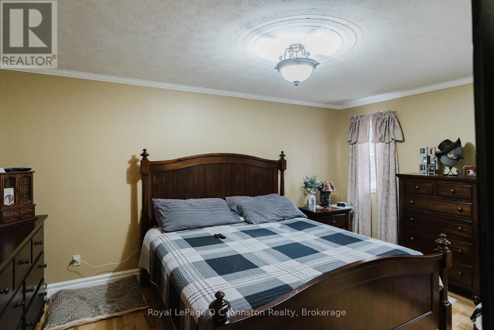 496 SPENCE STREET Image 20