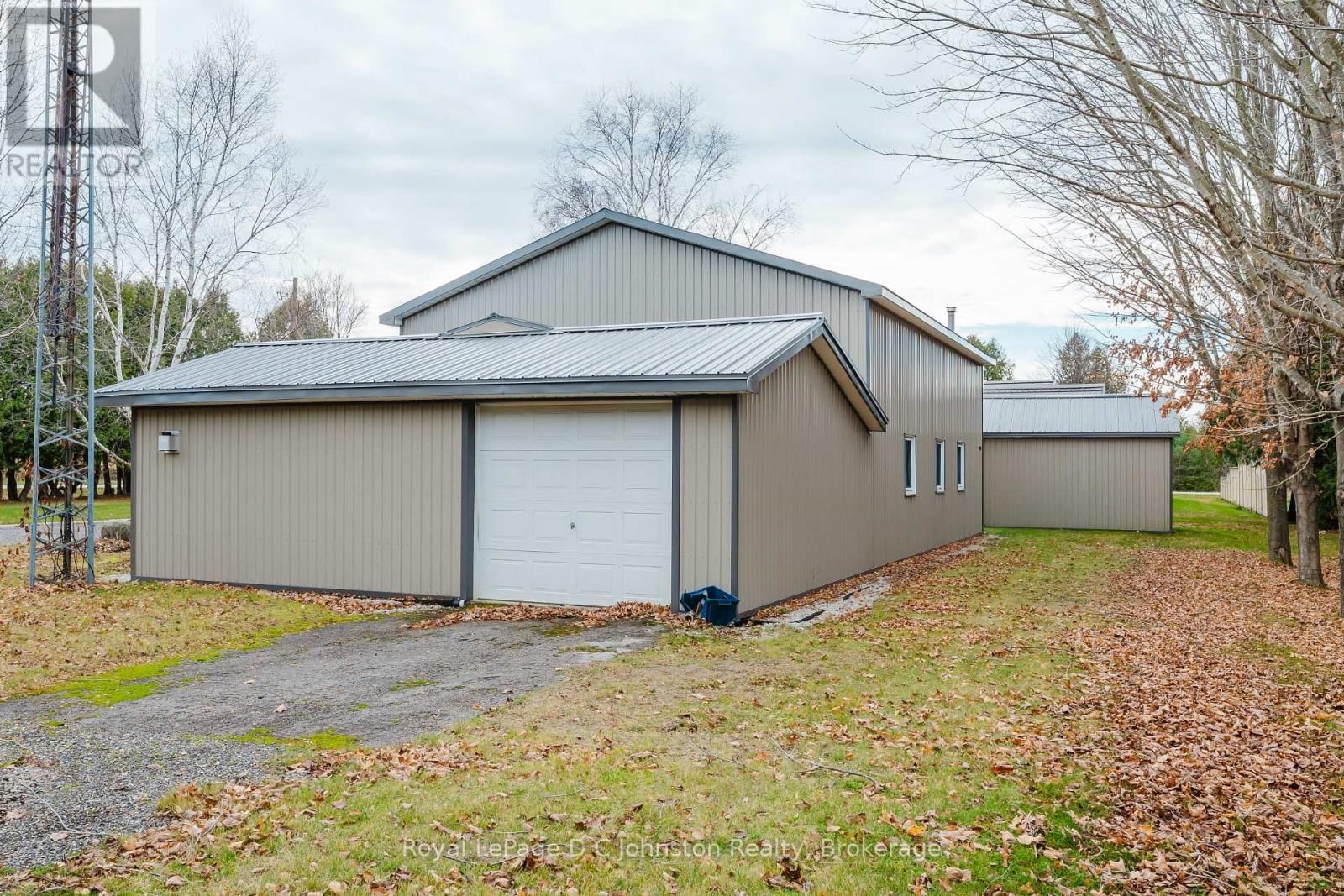 496 SPENCE STREET Image 36