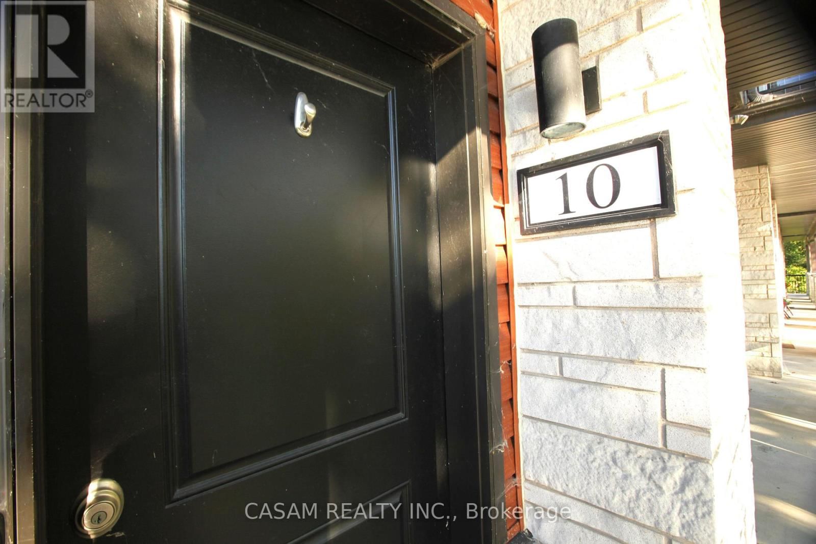 10 - 2 WILLOW STREET NORTH Image 11