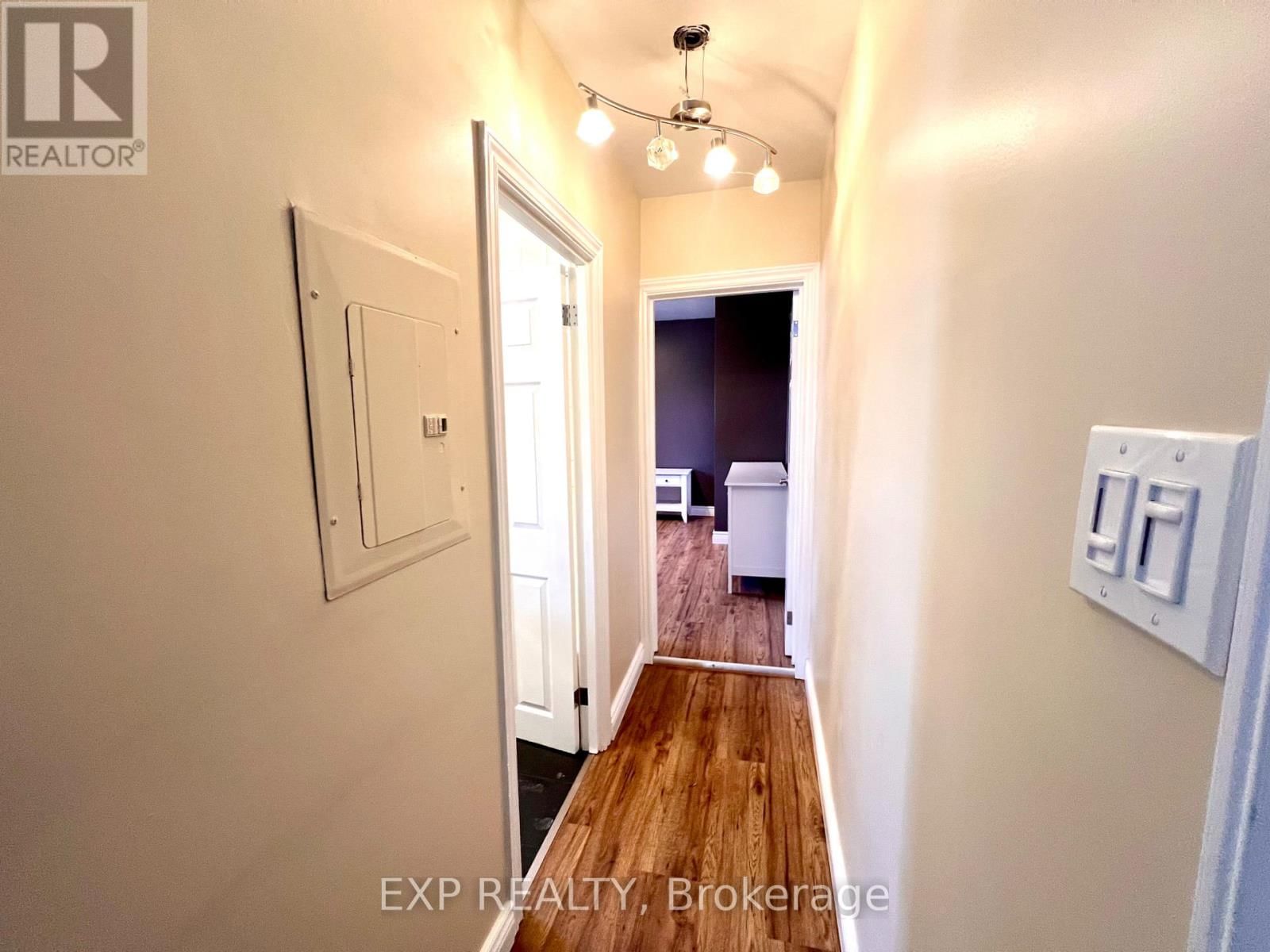 1079 WELLINGTON STREET WEST Image 13