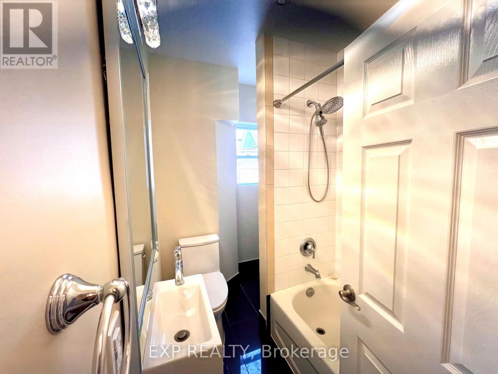 1079 WELLINGTON STREET WEST Image 14