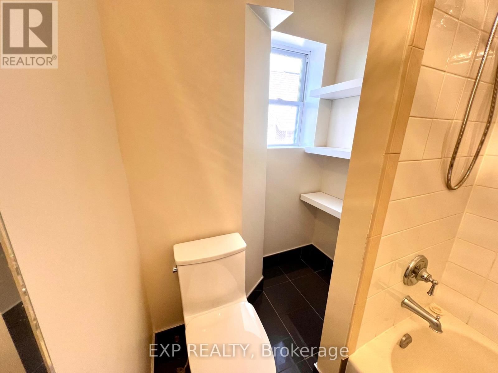 1079 WELLINGTON STREET WEST Image 15