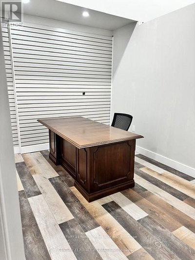 Image #1 of Commercial for Sale at Dundas, Woodstock , Ontario