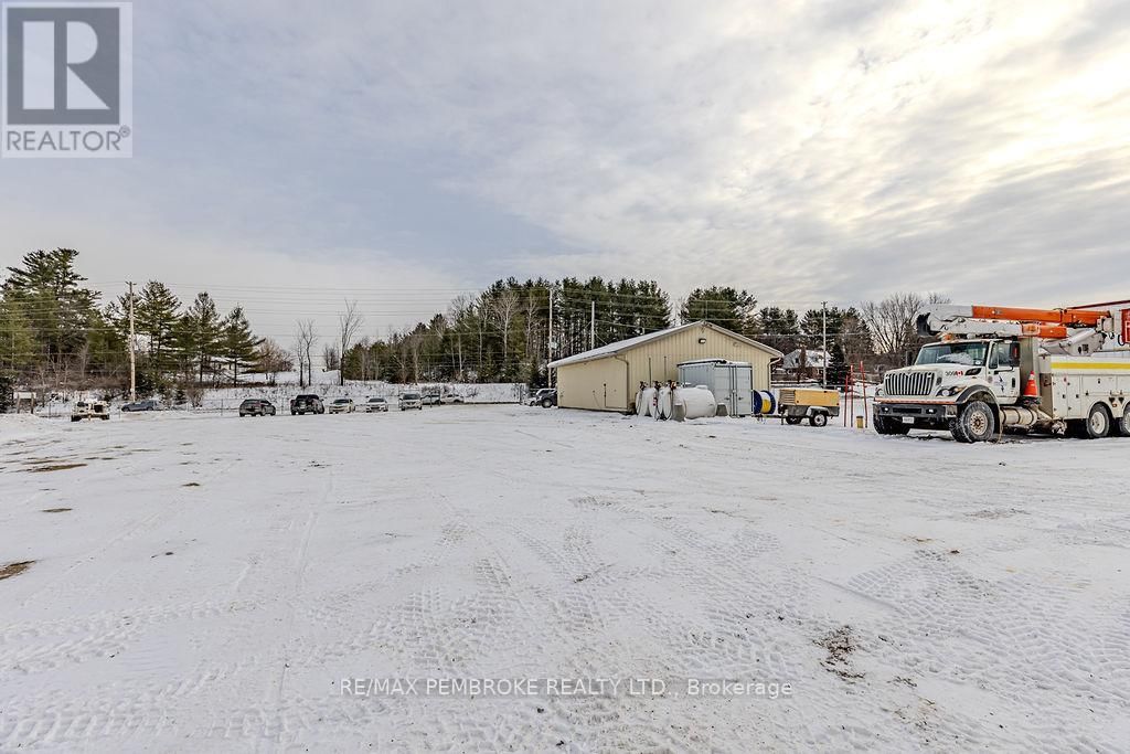 1366 PEMBROKE STREET EAST Image 22