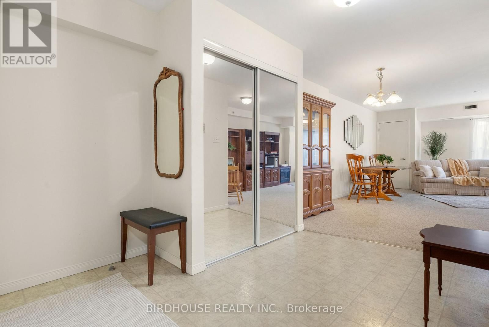 312 - 8 HURON STREET Image 6