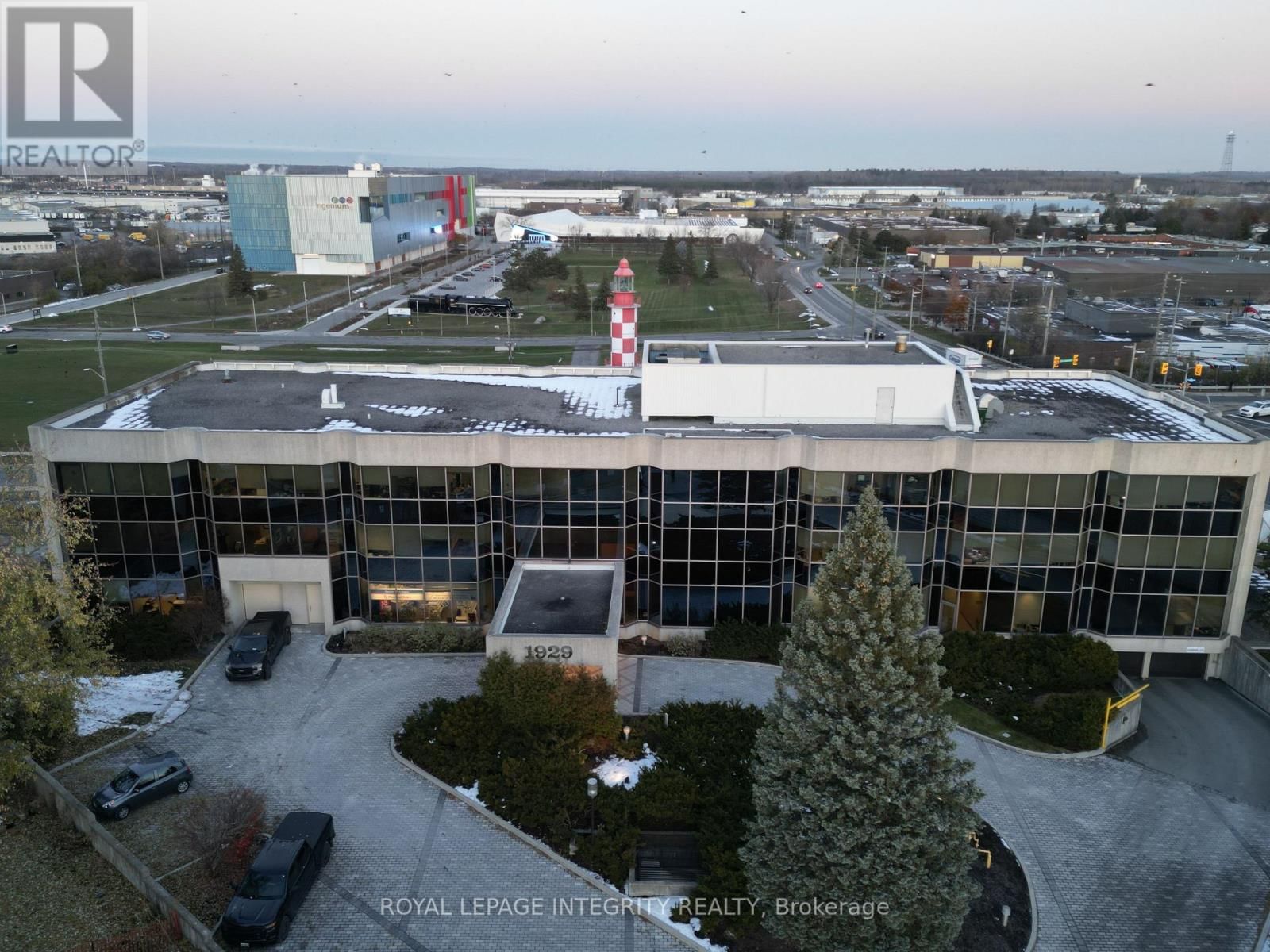 204 - 1929 RUSSELL ROAD Image 1