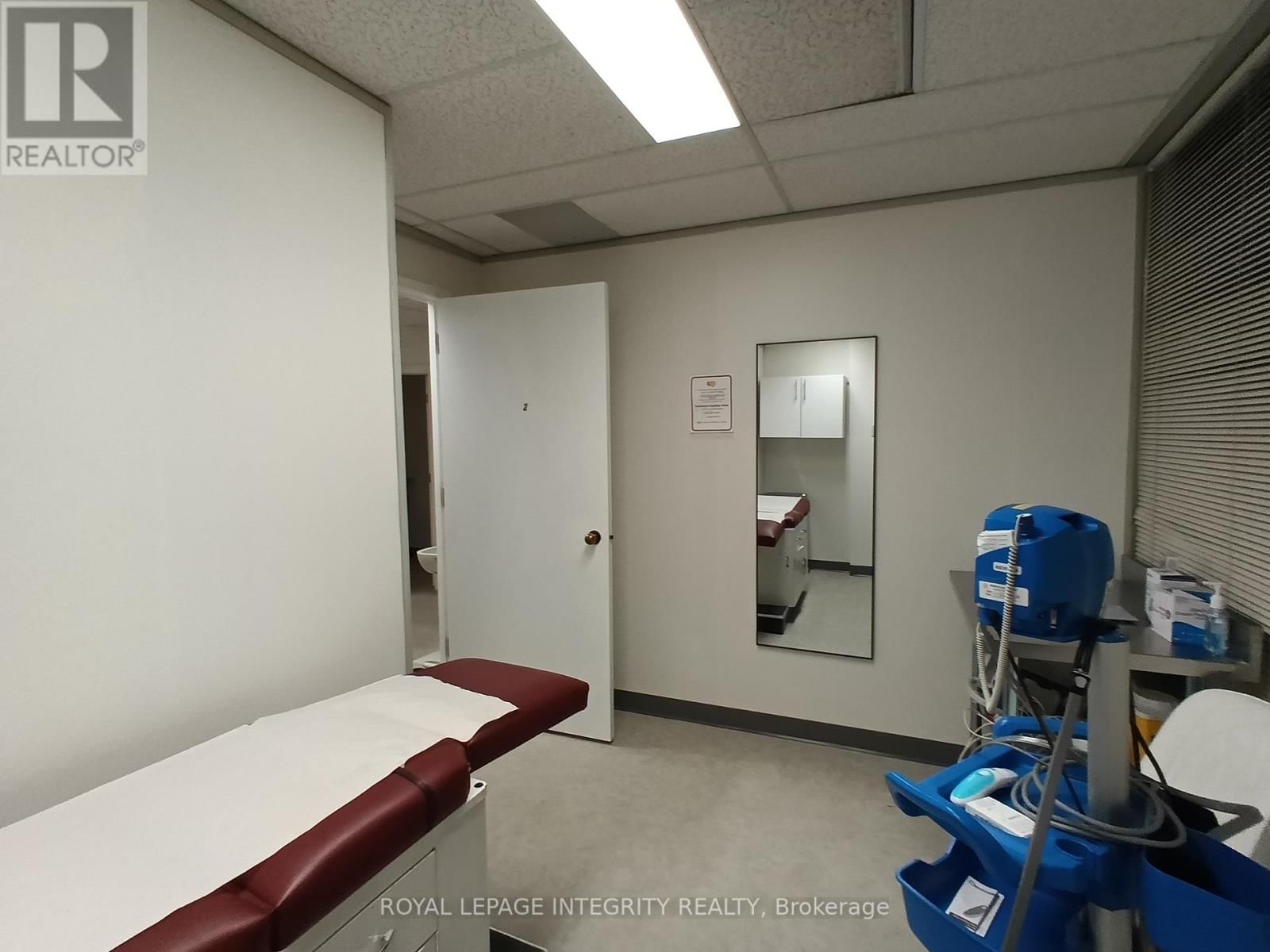 204 - 1929 RUSSELL ROAD Image 10