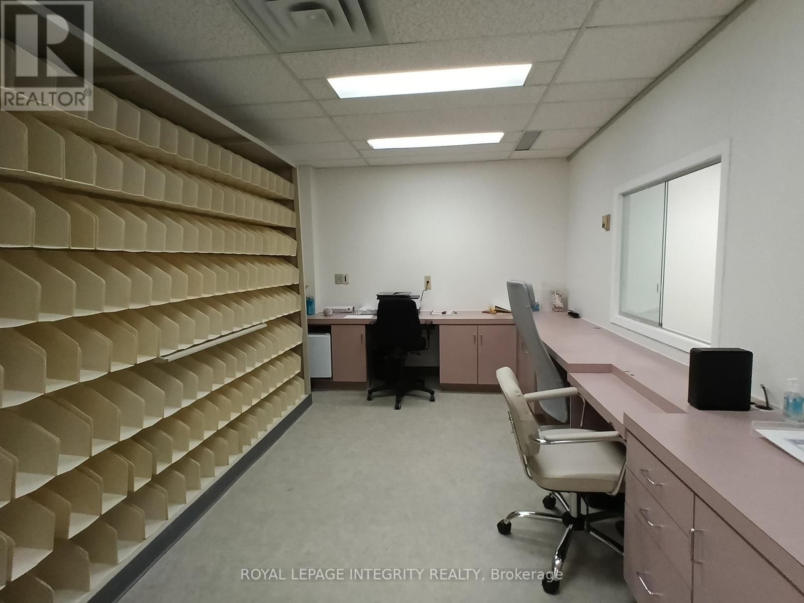 204 - 1929 RUSSELL ROAD Image 11