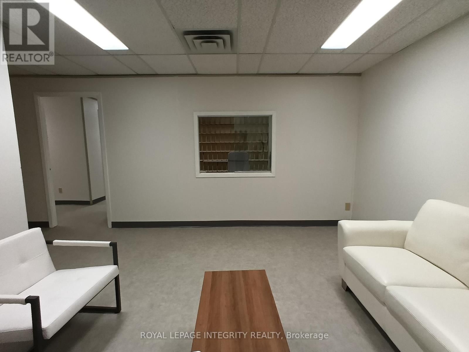 204 - 1929 RUSSELL ROAD Image 14