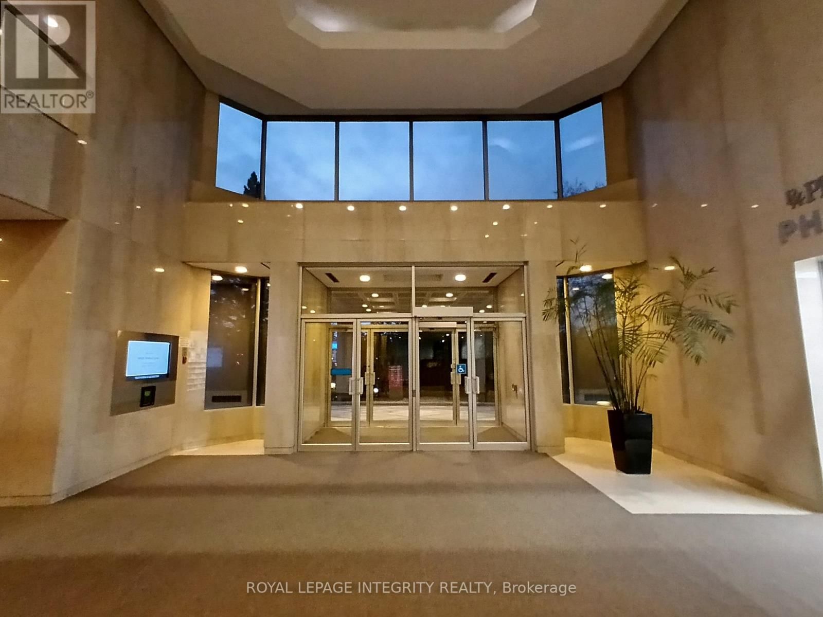 204 - 1929 RUSSELL ROAD Image 16